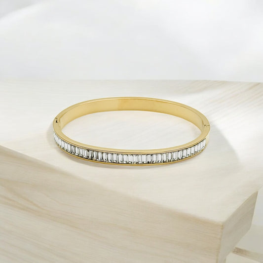 Luxe Gouden Bangle Armband met Sprankelende Kristallen