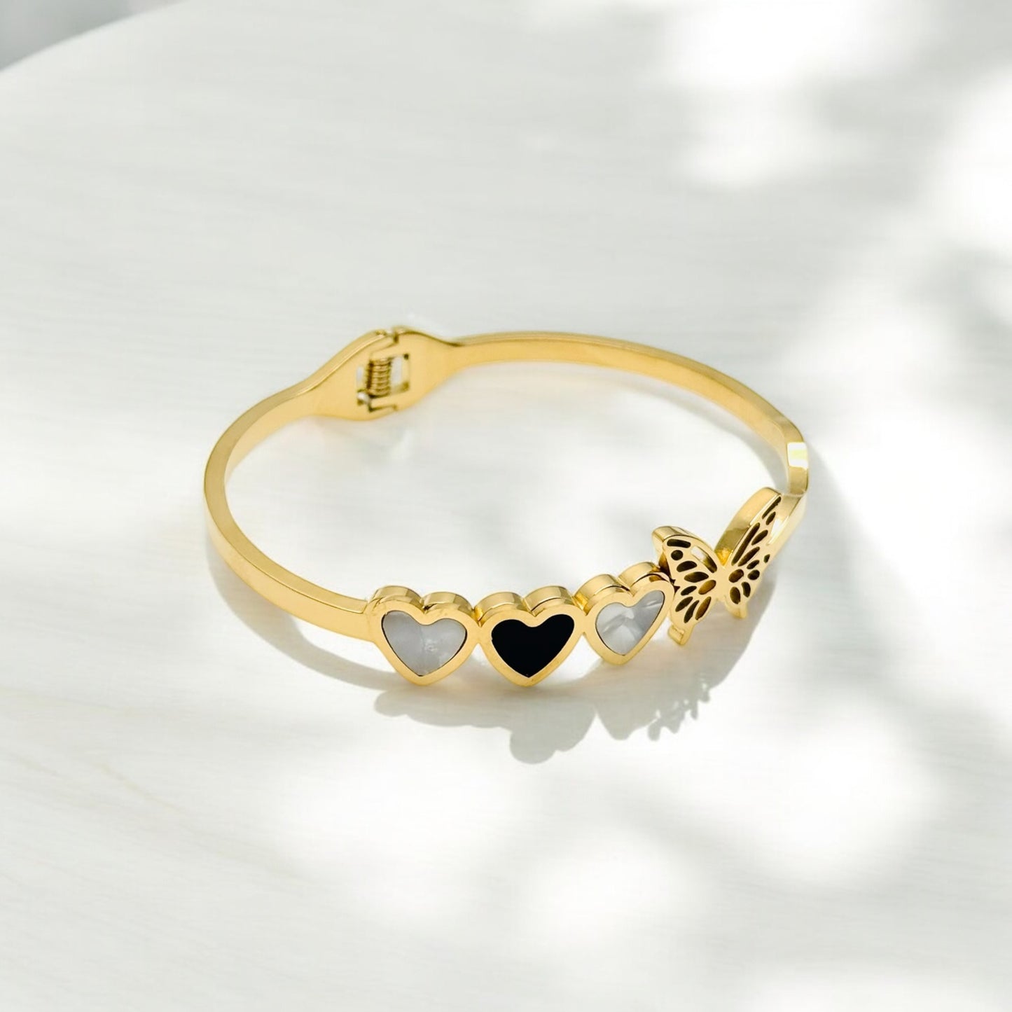 Gouden Armband met Hartjes en Vlinder Accent